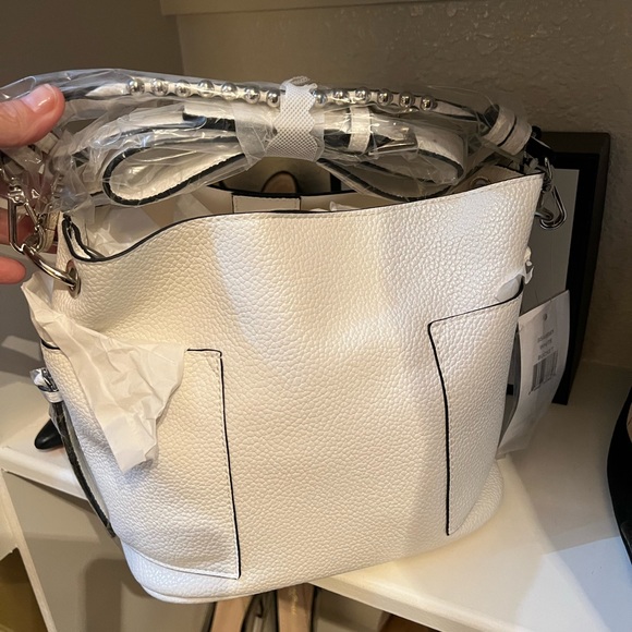 Steve Madden BSAMMY- White Bucket Purse - Picture 8 of 10